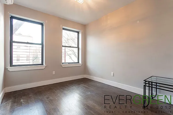 Rented by Evergreen Apartments BK | media 5