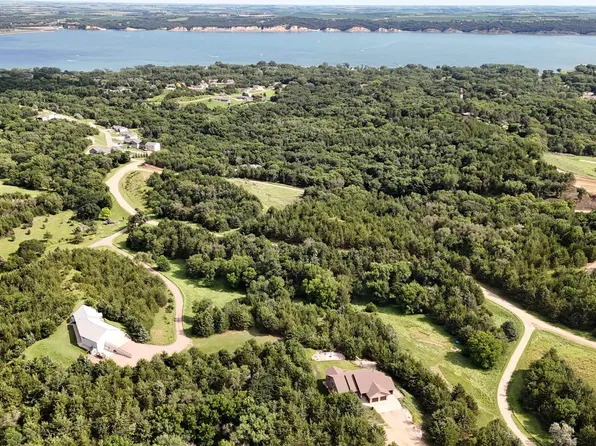 Starview Dr, Yankton, SD 57078