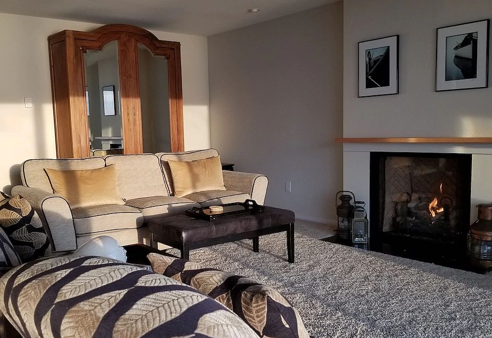 Great room facing the gas fireplace.
