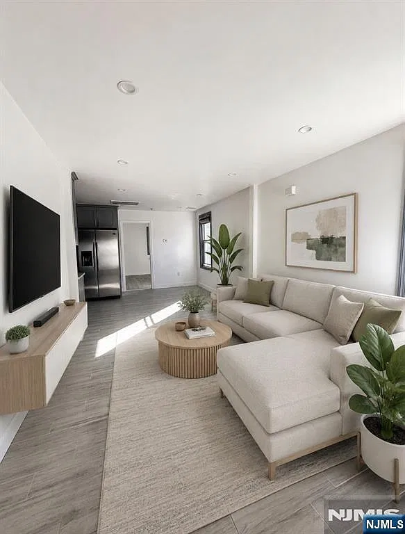 3 bed, 1.0 bath, $2,800 — Photo 1