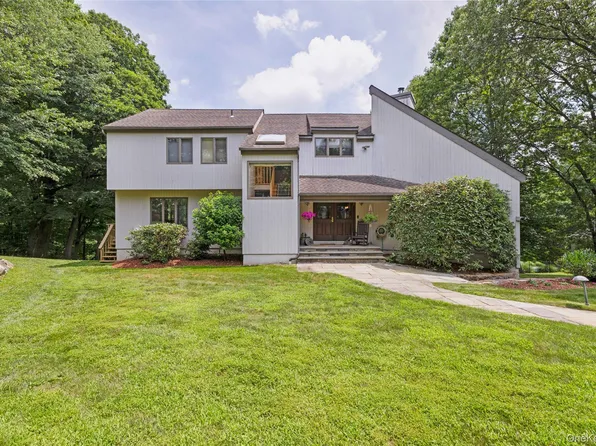 3 Farese Way, Amawalk, NY 10501