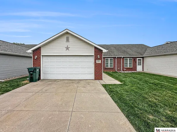 3941 Ballard Ct, Lincoln, NE 68504