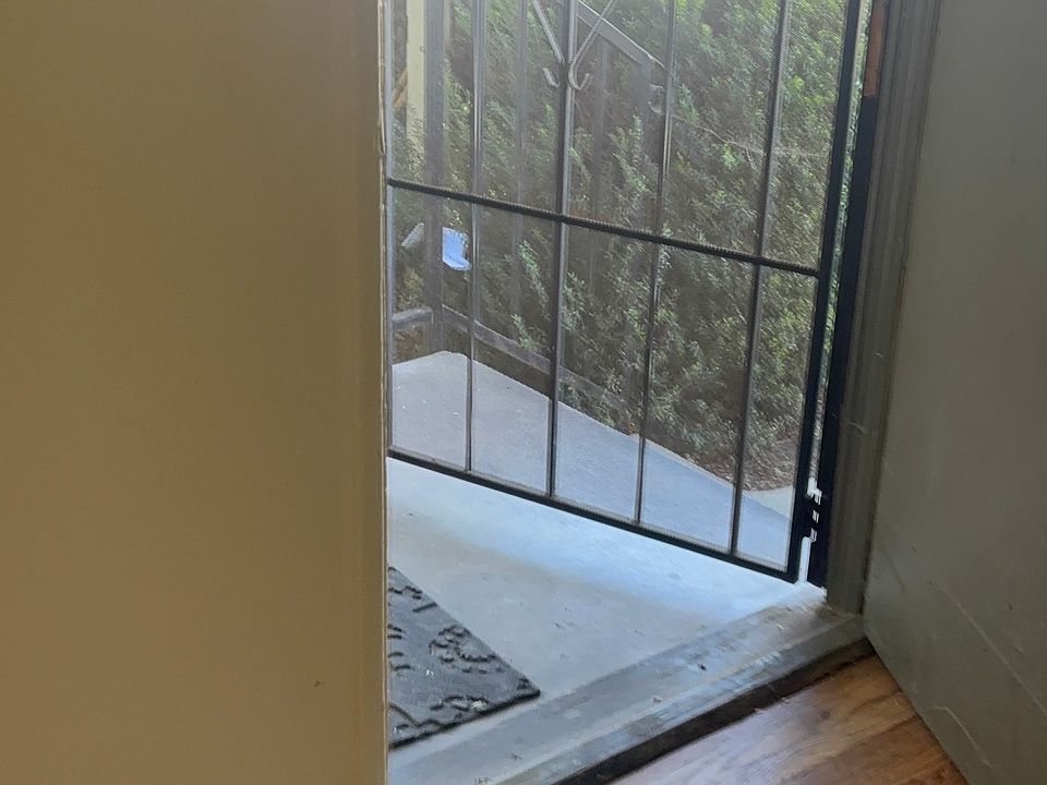 2nd image of 1118 Masselin Ave