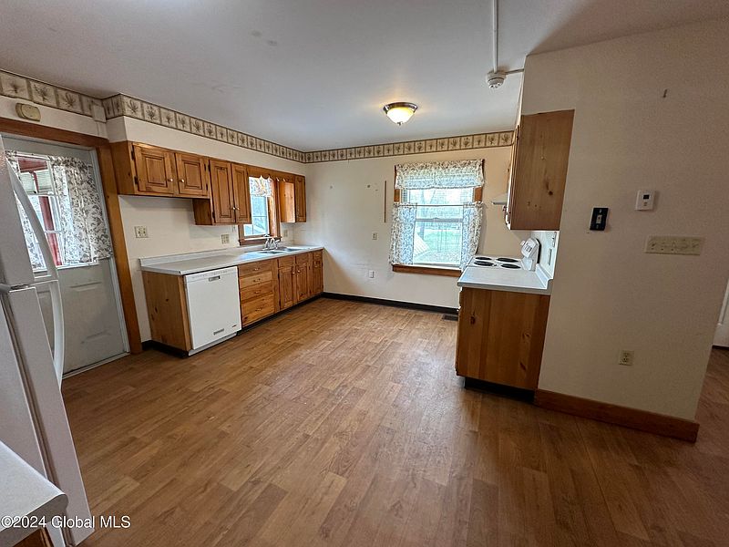 4th image of 14 Evans Lane