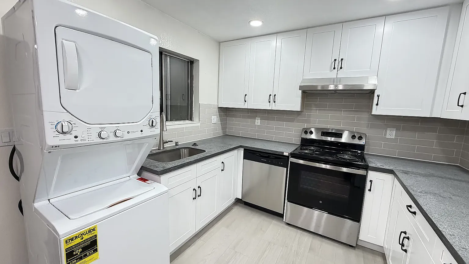 2 bed, 900 sqft, $3,500 — Photo 4