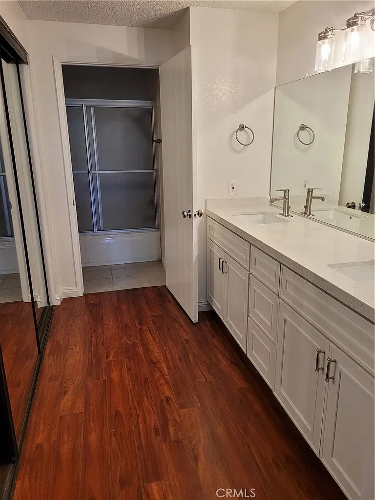 2 bed, 2.5 bath, 1165 sqft, $3,600 — Photo 3