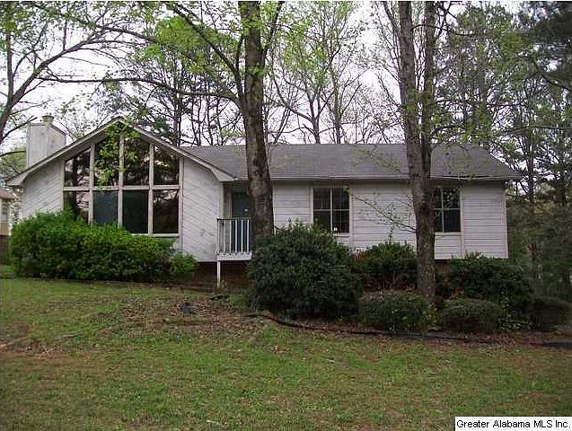 2nd image of 905 Thomas Dr