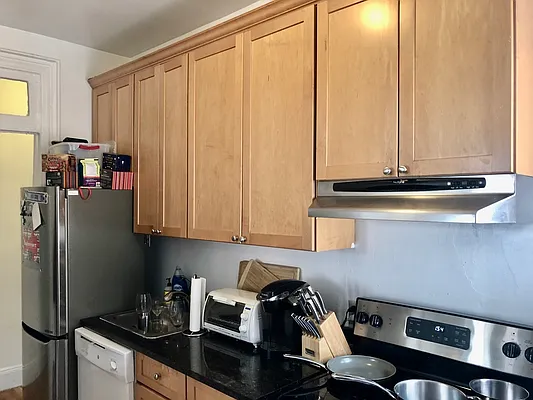 Rented by LJ Sloane Management | media 32