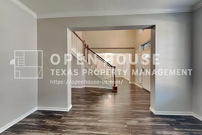 4 bed, 2.5 bath, 2566 sqft, $2,340 — Photo 3