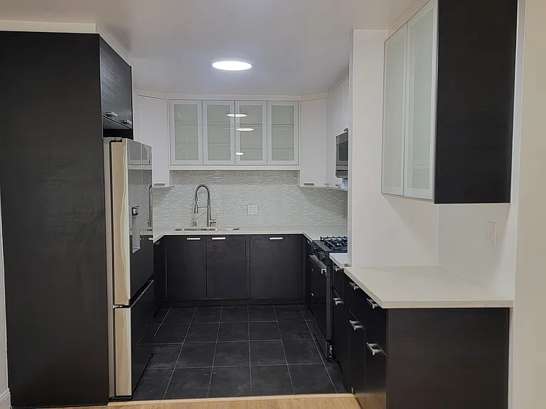 1020 Granville Ave #103 — Photo 1