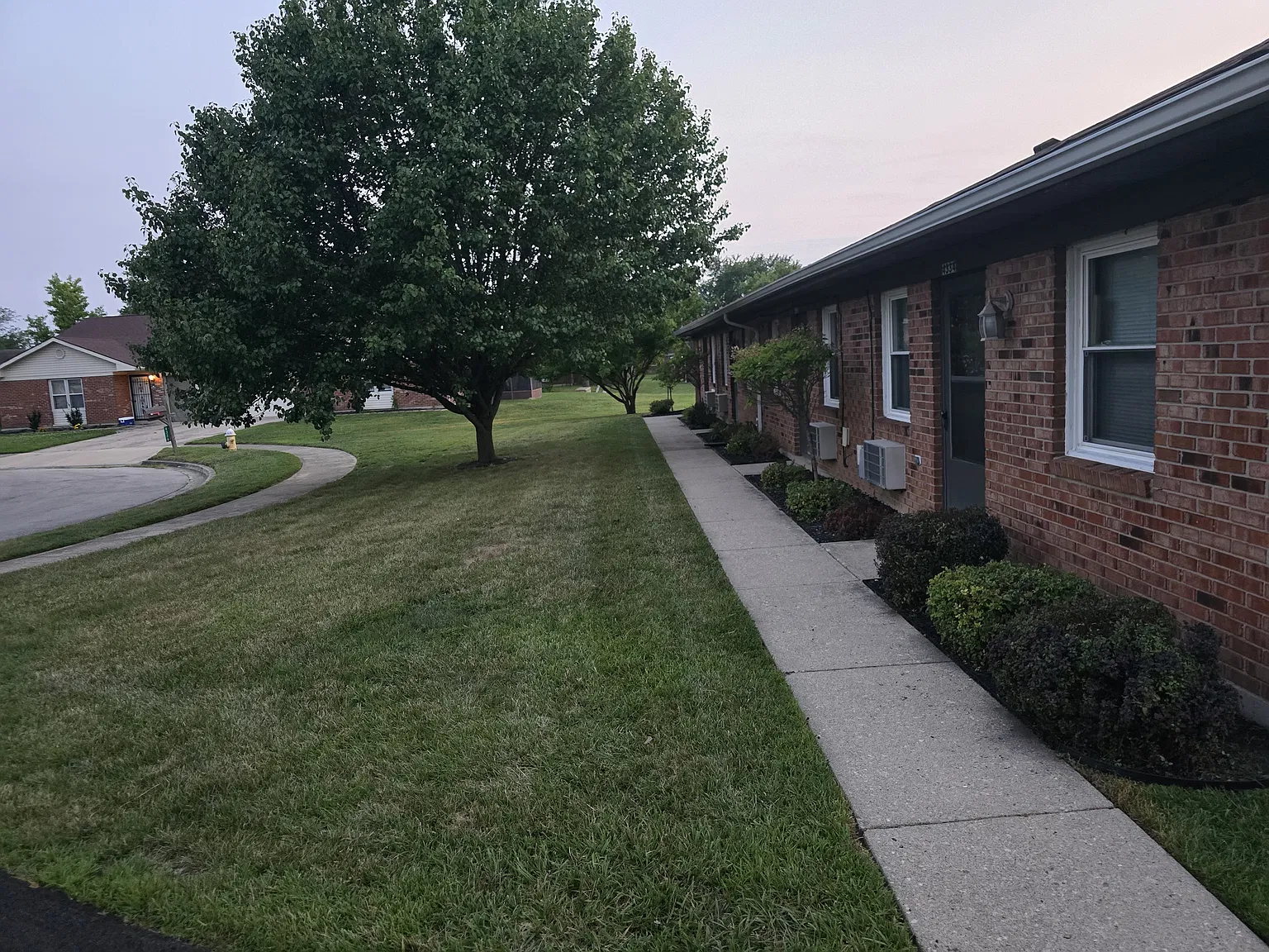 4332 Sarah Dr — Photo 2