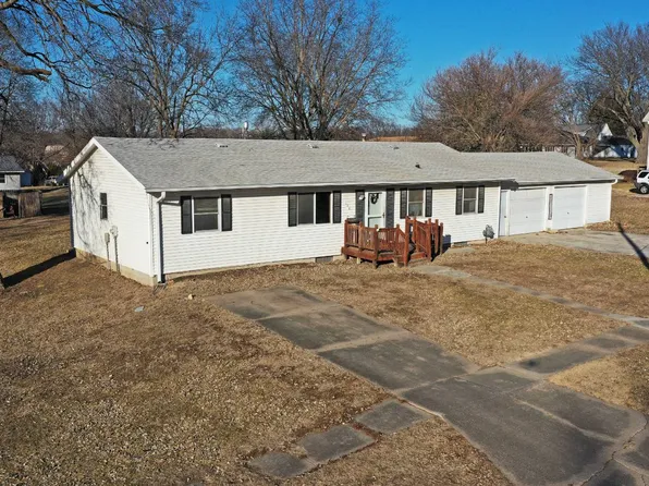 126 W 4th St, Villisca, IA 50864