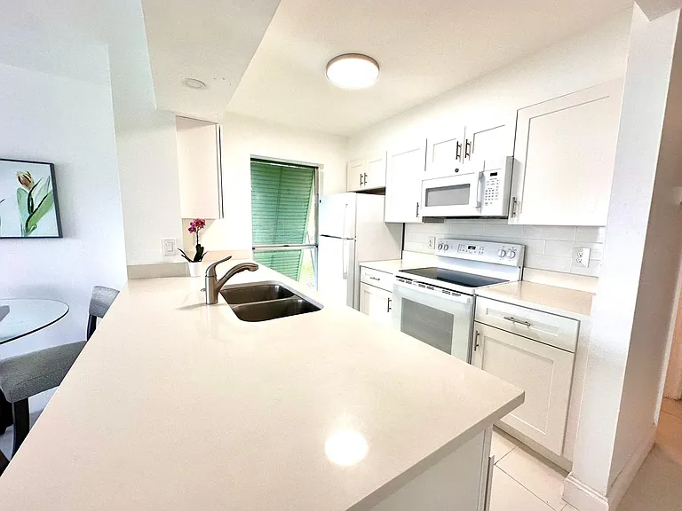 160 Cypress Point Dr — Photo 29