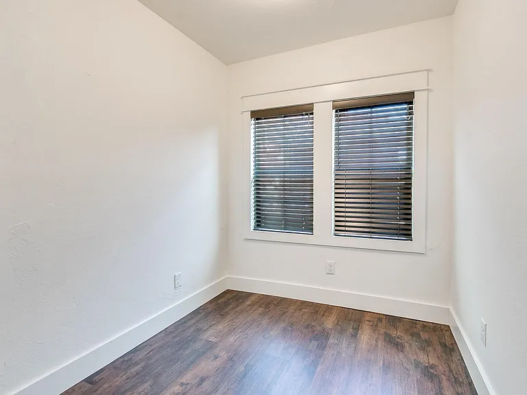 2409 N Robinson Ave #B — Photo 16