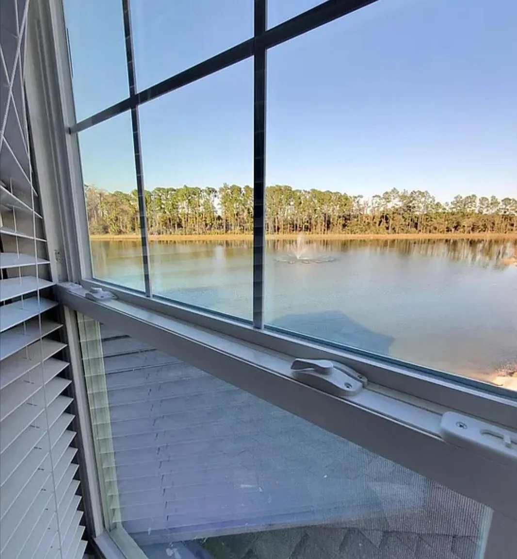 3 bed, 2.5 bath, 1801 sqft, $2,400 — Photo 4