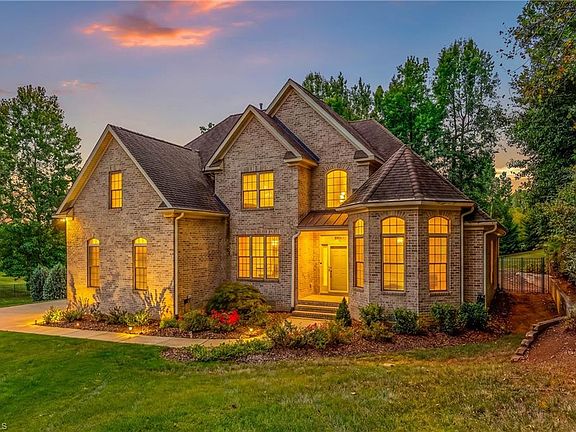 3rd image of 7479 Fox Chase Dr