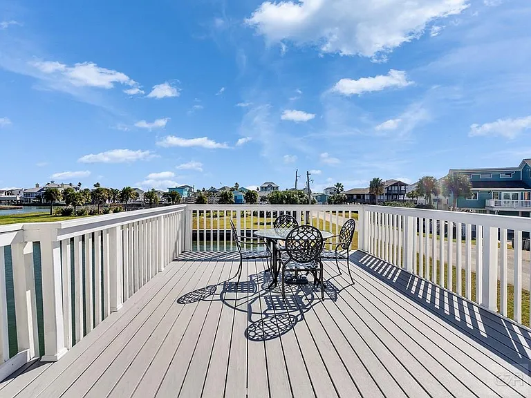 16627 Bayfront Dr — Photo 23