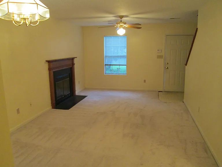 332 Windy Ridge Ln — Photo 7