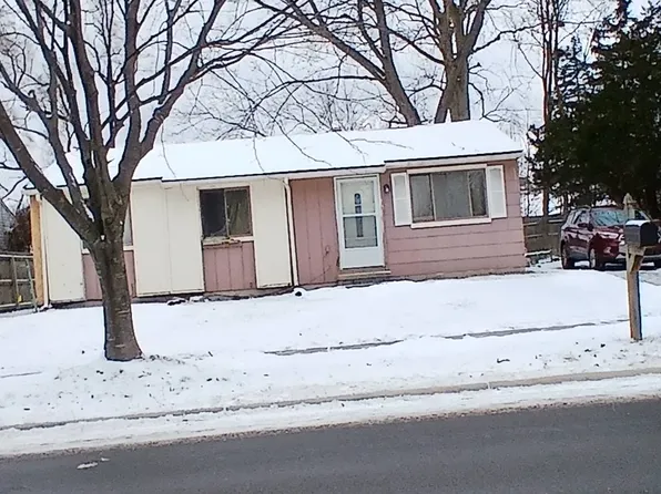 2051 Champagne Dr, Ann Arbor, MI 48108