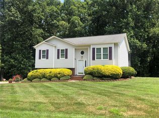 212 Oak Ridge Pl, Mount Airy, NC 27030