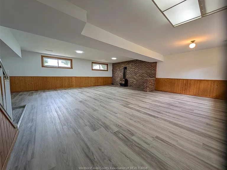 1867 Kent St — Photo 22