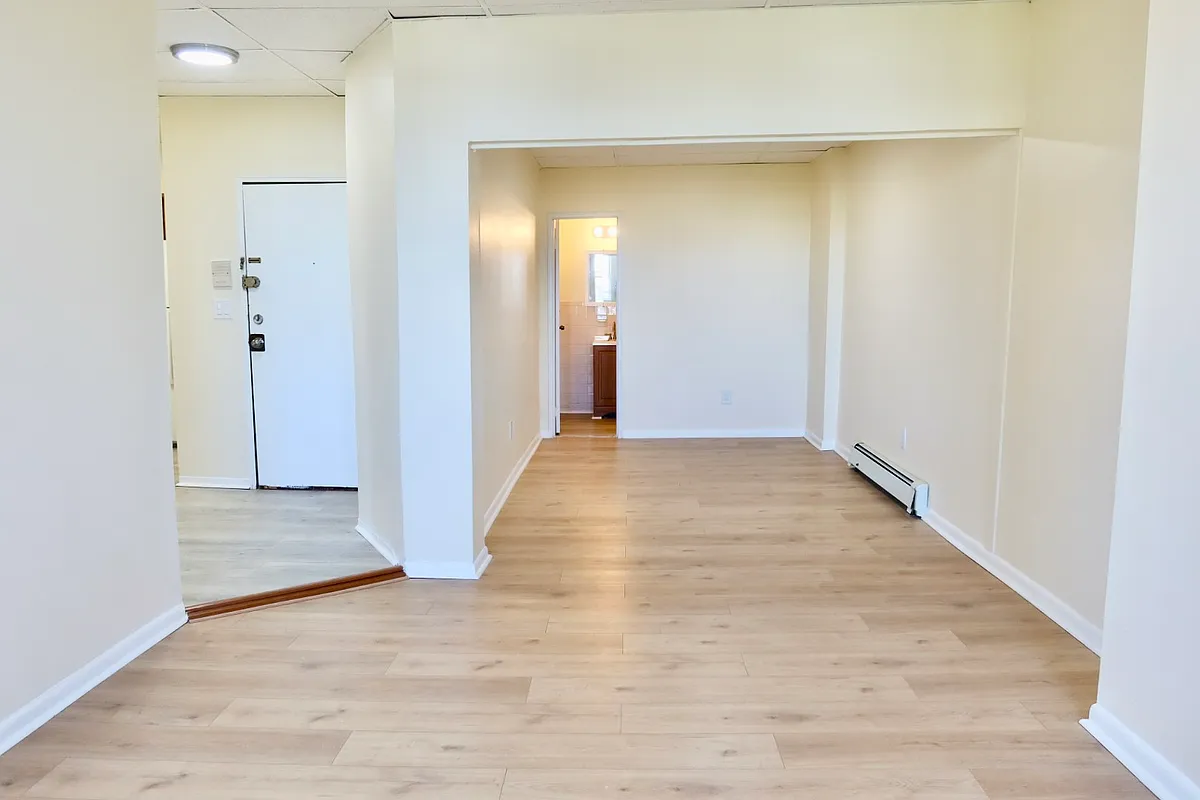 Building Photo - 157 Christopher Columbus Dr #4F