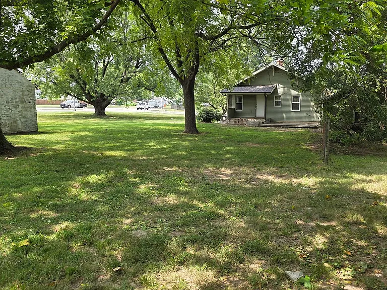 1522 W High St — Photo 13
