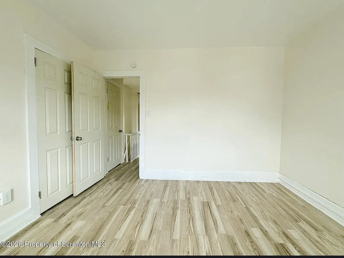 3 bed, $1,550 — Photo 1