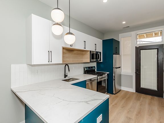 2nd image of 716 S Laflin St #3R