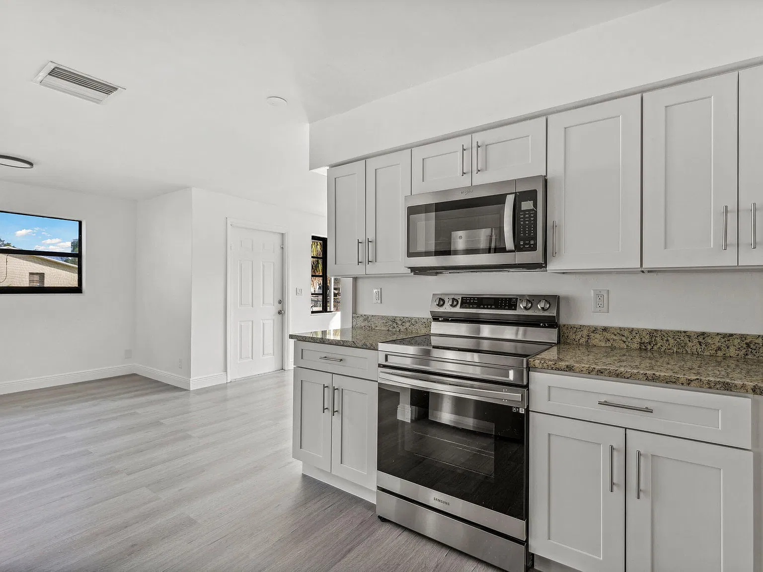 4 bed, 1175 sqft, $3,100 — Photo 3
