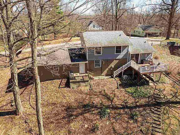 4th image of 812 Elks Country Club Rd