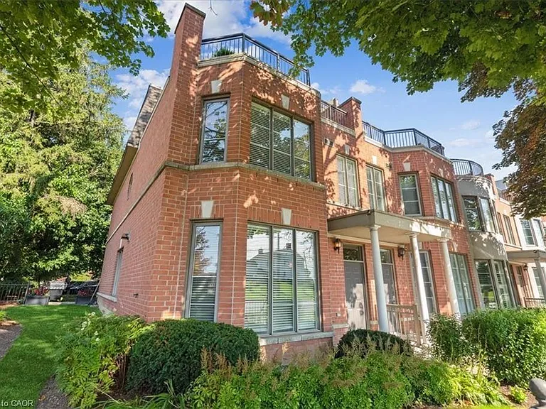 442 Maple Ave #Townhouse 1-1 — Photo 1