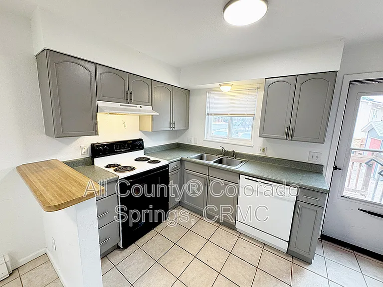 4995 Picturesque Cir #4 — Photo 4