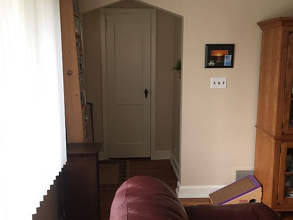 2nd image of 342 Nassau Blvd