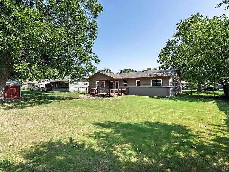 843 N Brownthrush Ln — Photo 16