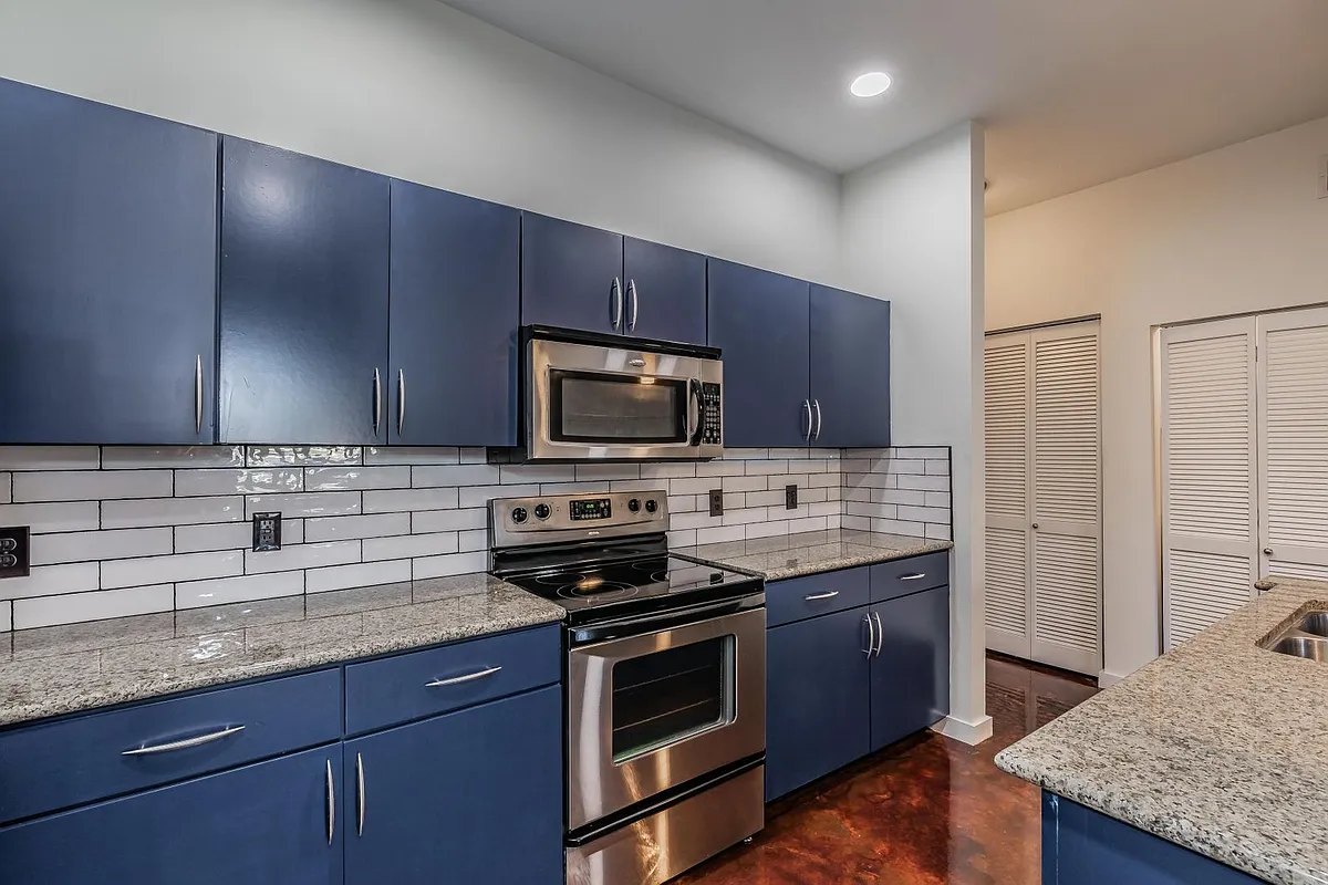 Building Photo - 201 W Lancaster Ave #119