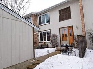 276 Lakeshore Ln, Bloomingdale, IL 60108