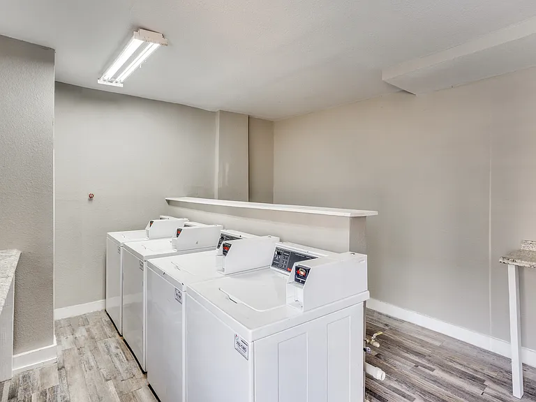 3706 W 8th St — Photo 18
