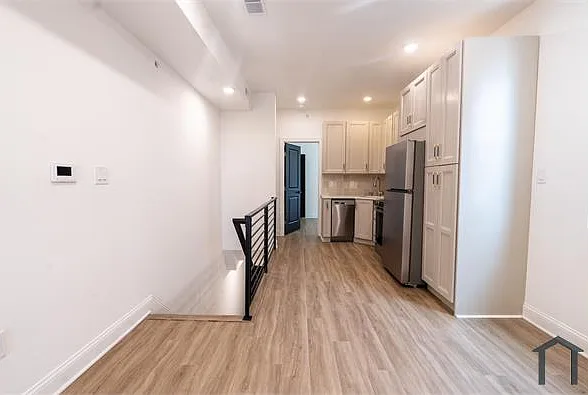 2 bed, 1007 sqft, $1,500 — Photo 1