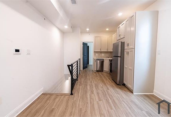 3rd image of 3140 W Diamond St #4