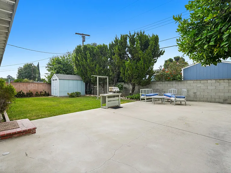 20450 Bassett St — Photo 26