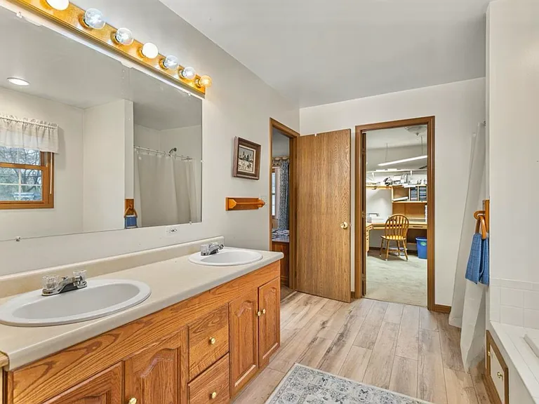 1248 S Lawler Ave — Photo 23