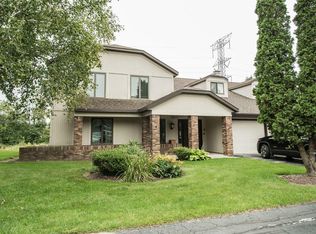 2411 Cross Creek Dr, Sheboygan, WI 53081
