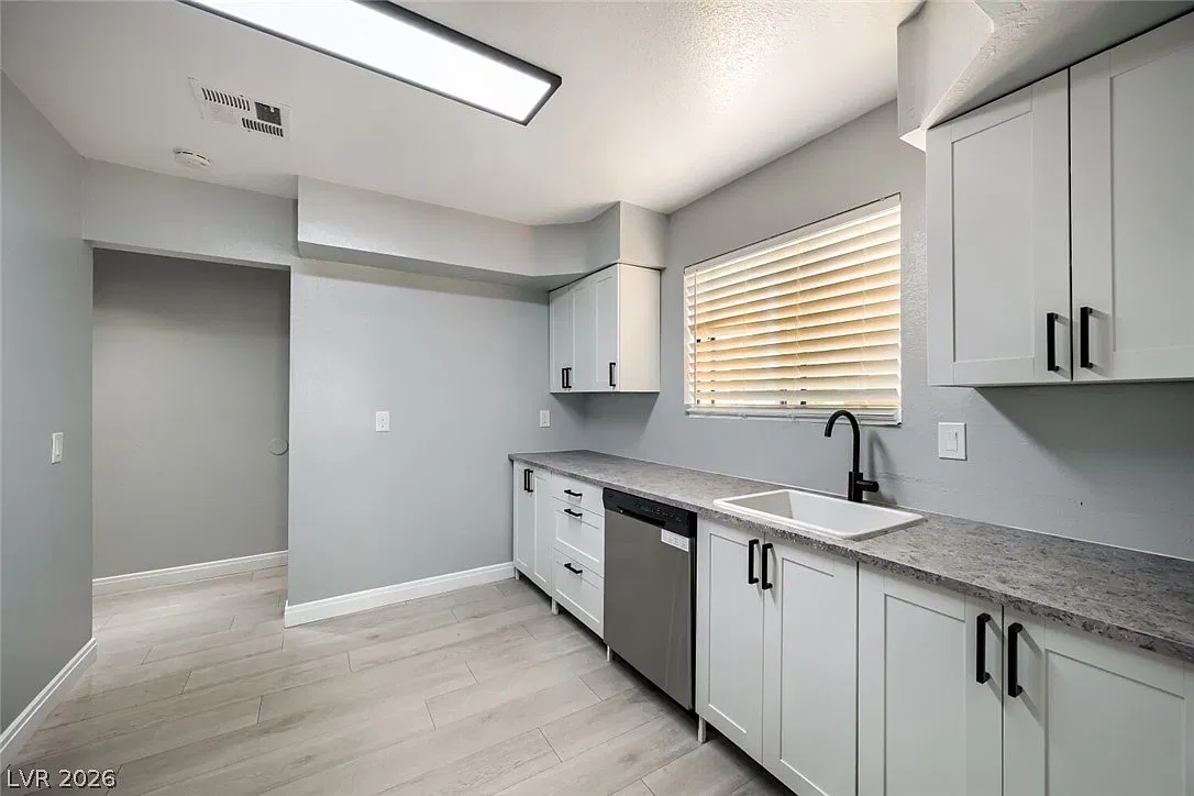 2 bed, 2.0 bath, 1074 sqft, $1,550 — Photo 3