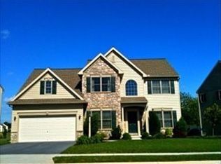 6 Meadow Dr, Ephrata, PA 17522
