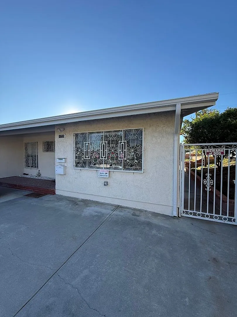 3 Bedroom 2 Bathroom Granada Hills Home (Main House) Great Location! — Photo 1