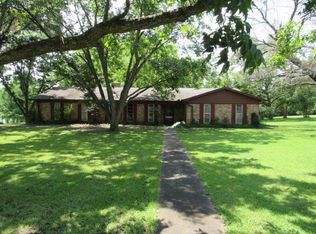 903 Range Rd, Palestine, TX 75801