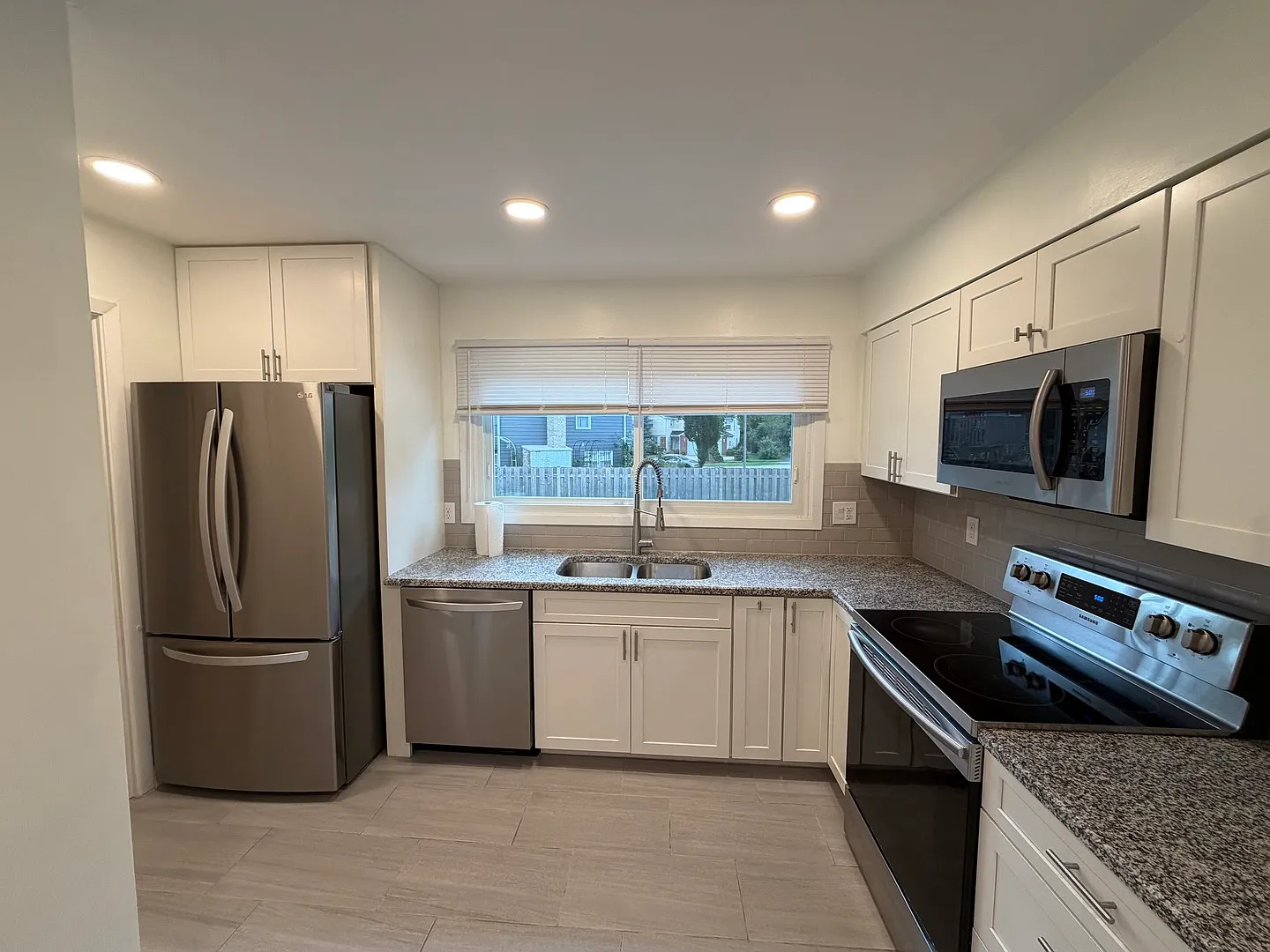 3 bed, 1176 sqft, $3,300 — Photo 4