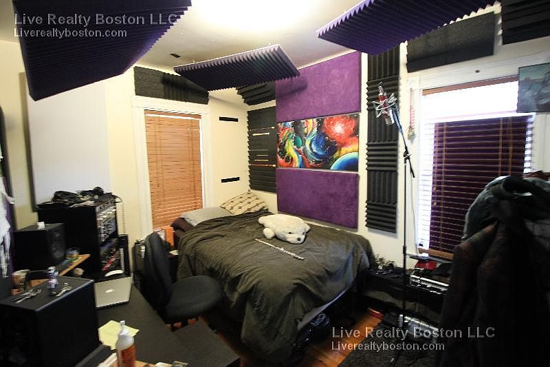 2nd image of 41 Brackett St #2