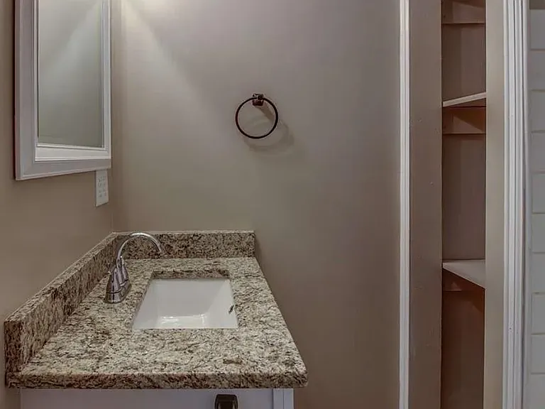 686 Center Hill Ave NW — Photo 10